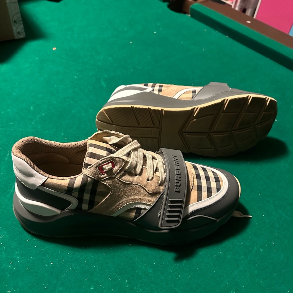 Men’s Burberry sneakers used